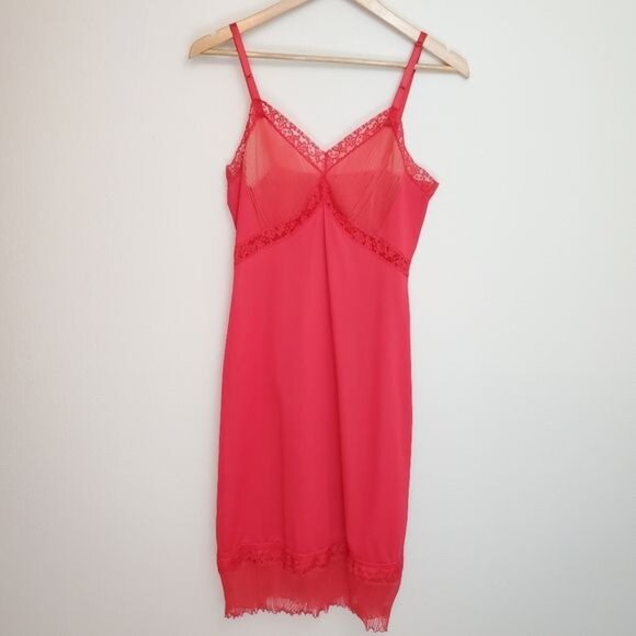 Vintage Vanity Fair nightgown 1950's pleated trim red - Picture 13 of 13